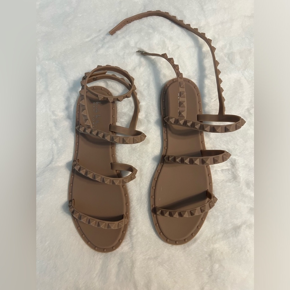 Ladies sandals